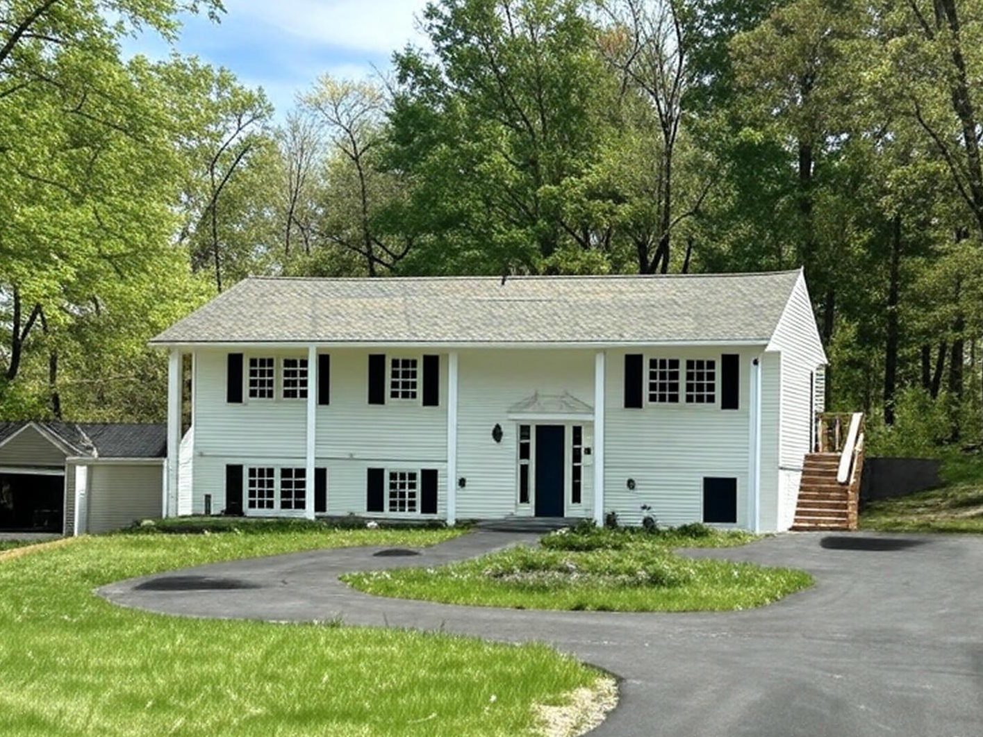GAF Weatherwood Roofing and Mainstreet Colonial white Siding Replacement In New Hope, PA